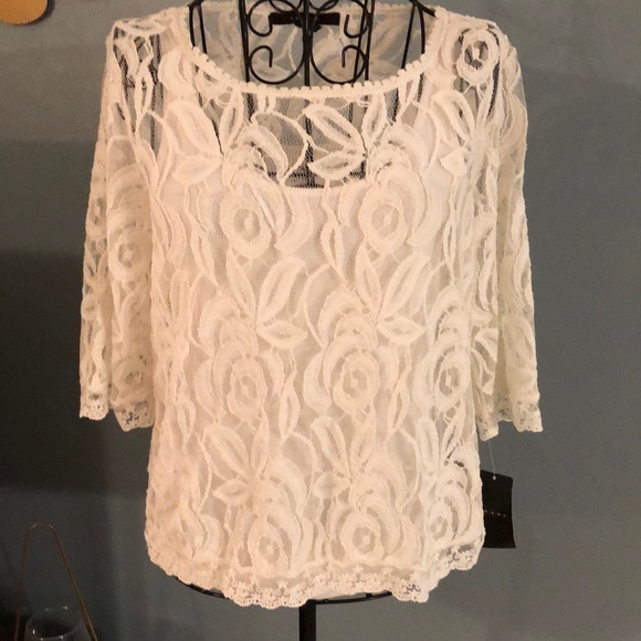 NWT Lace Short Sleeve Top - Picture 2 of 4